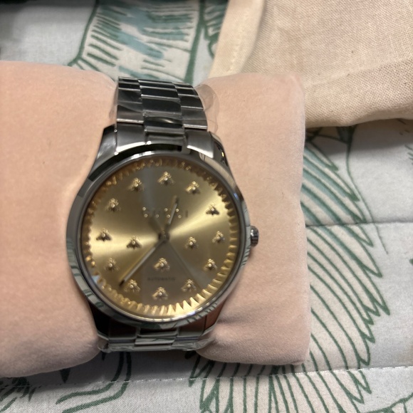 NEW G- Timeless Bee Bracelet Watch 
Size 42mm 
Swiss Made - Picture 2 of 5